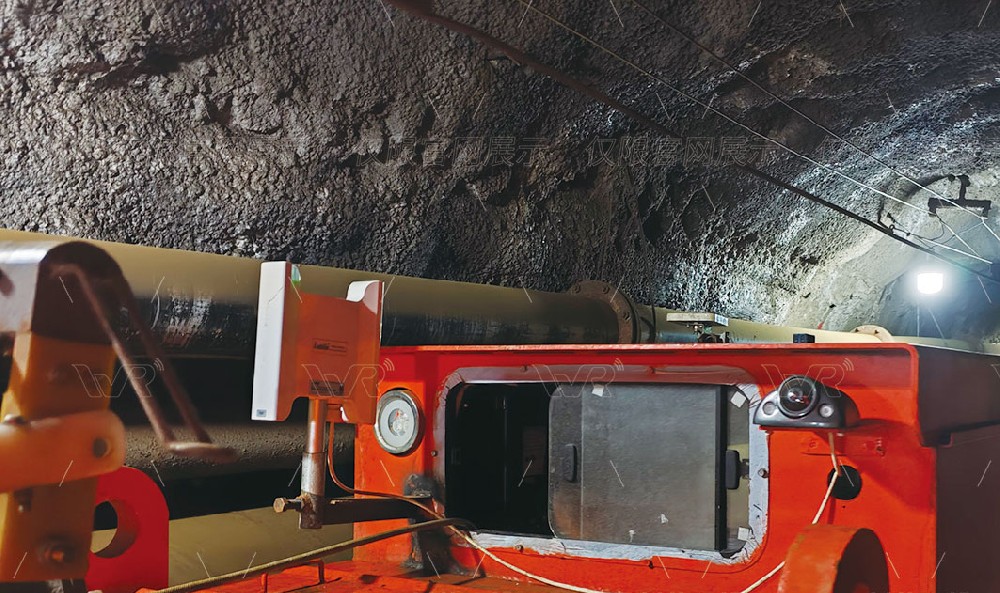 地下矿山双机牵引无人驾驶电机车 监控视频、PLC及雷达数据无线传输项目